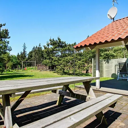 Three-bedroom Holiday In Blavand 17 *